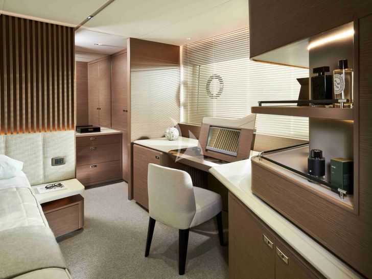 SOHAZ IV Princess Y72 - master cabin vanity SOHAZ IV Princess Y72 - master cabin vanity