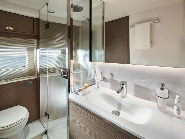 SOHAZ IV Princess Y72 - twin cabin bathroom SOHAZ IV Princess Y72 - twin cabin bathroom