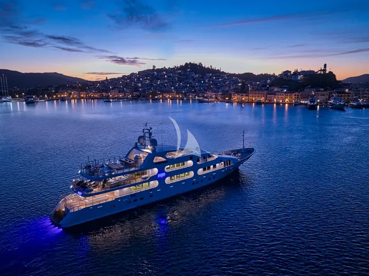 SOJO Benetti 54m - at night SOJO Benetti 54m - at night