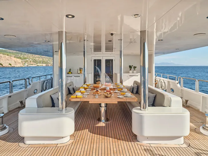 SOJO Benetti 54m - main aft deck alfresco dining SOJO Benetti 54m - main aft deck alfresco dining