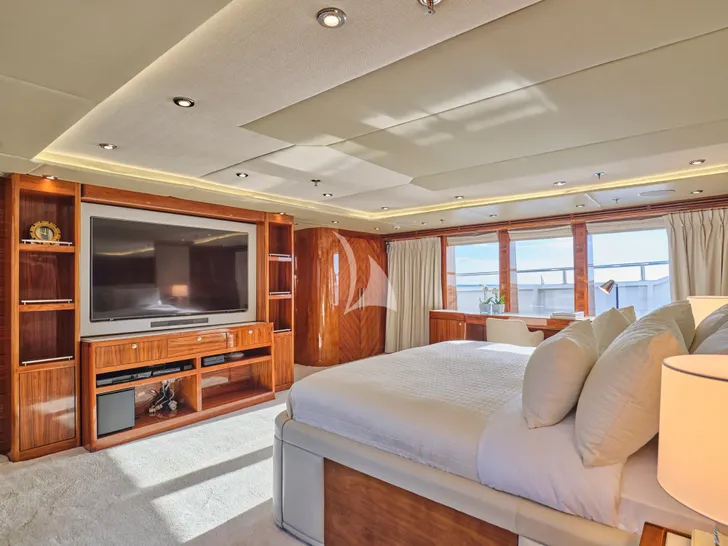 SOJO Benetti 54m - master cabin bed and TV SOJO Benetti 54m - master cabin bed and TV