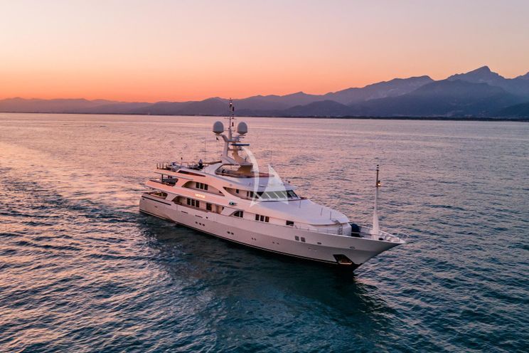 Charter Yacht SOLAFIDE - Bennetti 52m - 6 Cabins - Cannes - Monaco - St. Tropez - French Riviera