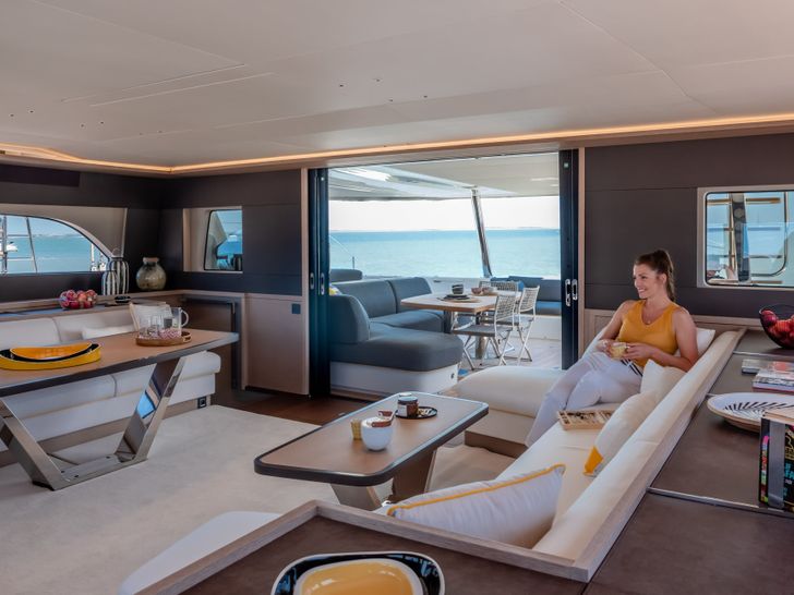 SOLEANIS III Lagoon Sixty 5 - saloon lounge and dining area SOLEANIS III Lagoon Sixty 5 - saloon lounge and dining area