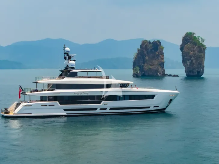 SONG OF SONGS Heysea 139 - anchored SONG OF SONGS Heysea 139 - anchored