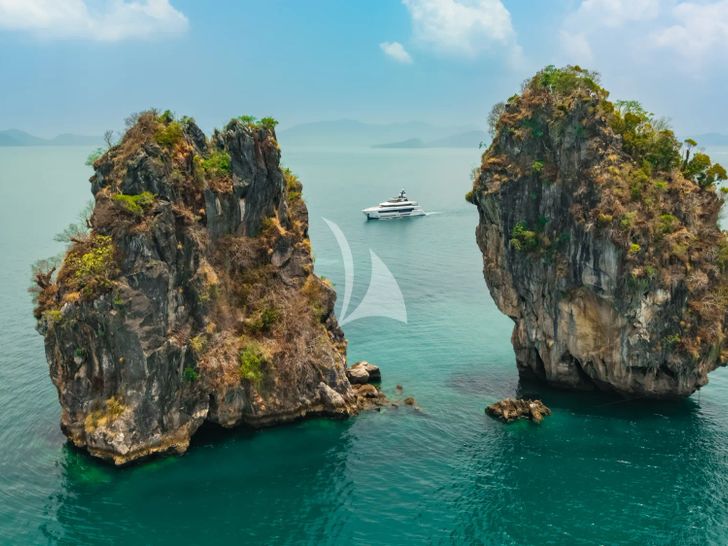 SONG OF SONGS Heysea 139 - cruising near rock islands SONG OF SONGS Heysea 139 - cruising near rock islands