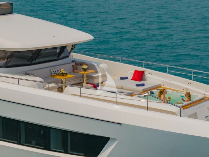 SONG OF SONGS Heysea 139 - foredeck lounge and jacuzzi SONG OF SONGS Heysea 139 - foredeck lounge and jacuzzi