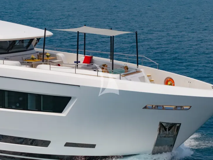 SONG OF SONGS Heysea 139 - foredeck SONG OF SONGS Heysea 139 - foredeck