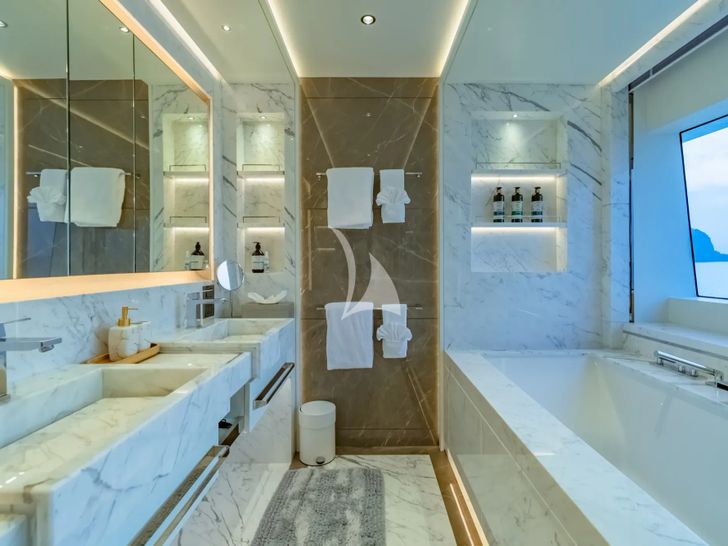 SONG OF SONGS Heysea 139 - owner's suite bathroom SONG OF SONGS Heysea 139 - owner's suite bathroom