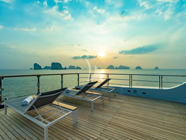 SONG OF SONGS Heysea 139 - sun deck sun beds SONG OF SONGS Heysea 139 - sun deck sun beds