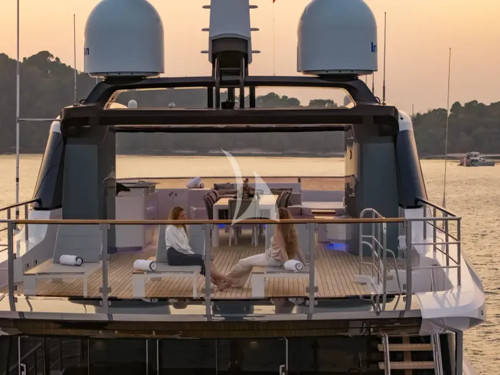 SONG OF SONGS Heysea 139 - sun deck SONG OF SONGS Heysea 139 - sun deck