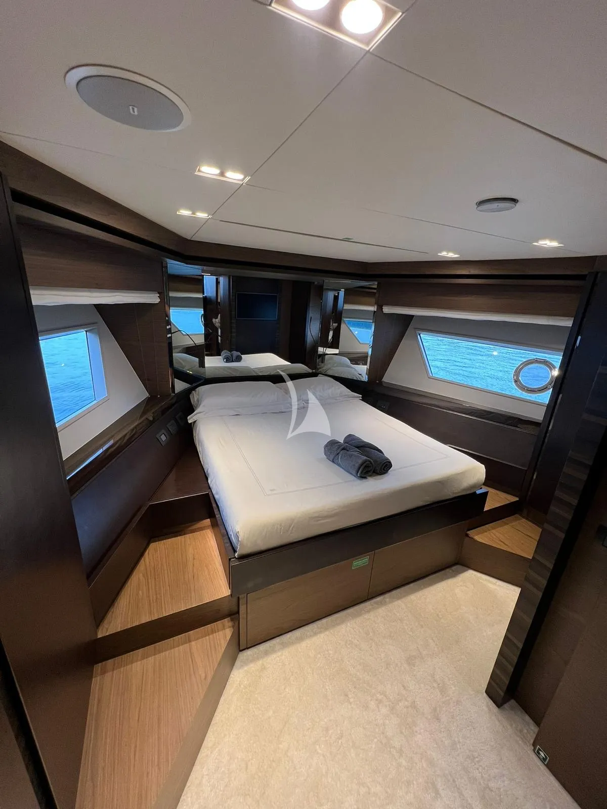 Charter Yacht SONIC - Ferretti 670 - 3 Cabins - Golfe Juan - Cannes - St Tropez - Nice - Antibes - Monaco - French Riviera