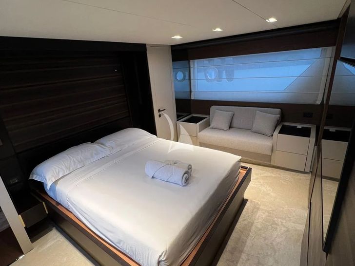 SONIC Ferretti 670 - master cabin SONIC Ferretti 670 - master cabin