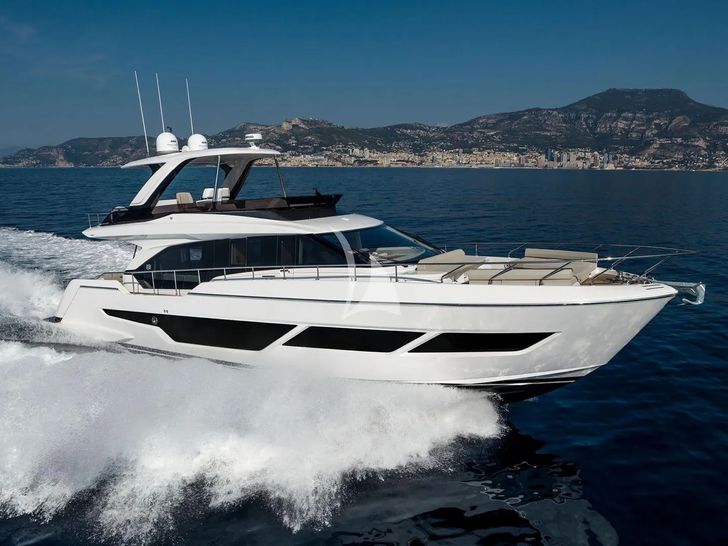 SONIC Ferretti 670 - side profile cruising SONIC Ferretti 670 - side profile cruising