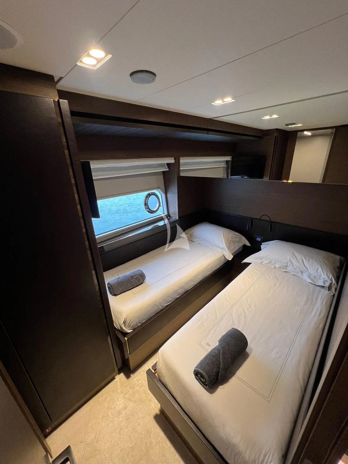 Charter Yacht SONIC - Ferretti 670 - 3 Cabins - Golfe Juan - Cannes - St Tropez - Nice - Antibes - Monaco - French Riviera