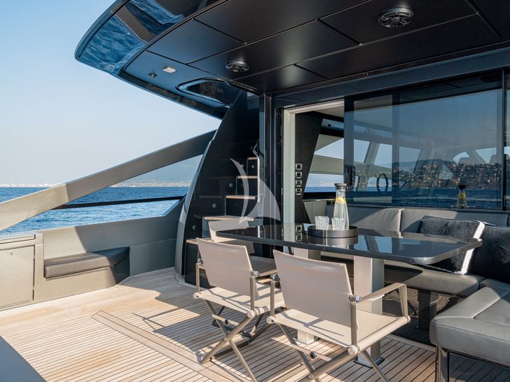 SOPHIA Pershing 9X - aft deck dining set up SOPHIA Pershing 9X - aft deck dining set up