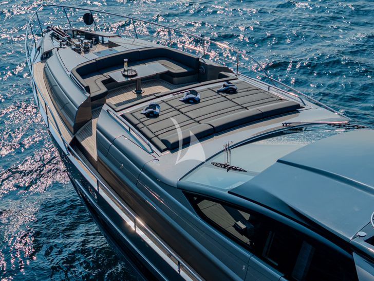 SOPHIA Pershing 9X - bow SOPHIA Pershing 9X - bow