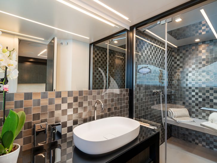 SOPHIA Pershing 9X - master cabin bathroom SOPHIA Pershing 9X - master cabin bathroom