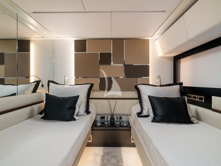 SOPHIA Pershing 9X - twin cabin SOPHIA Pershing 9X - twin cabin