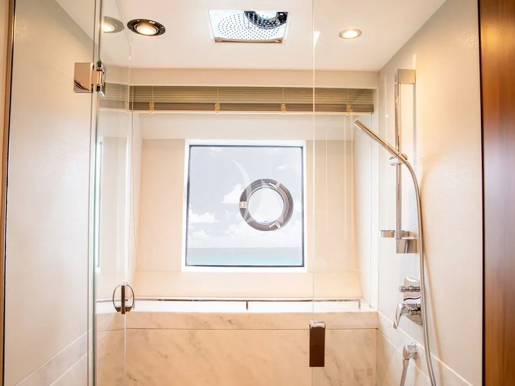 SORANA Princess 75 - VIP cabin 2 bathroom SORANA Princess 75 - VIP cabin 2 bathroom