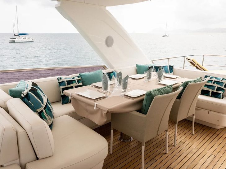 SORANA Princess 75 - flybridge lounge SORANA Princess 75 - flybridge lounge