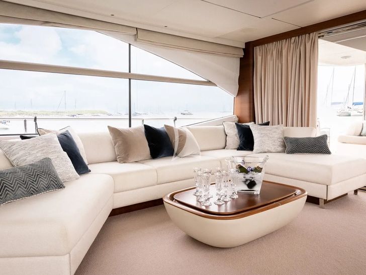 SORANA Princess 75 - saloon lounge SORANA Princess 75 - saloon lounge