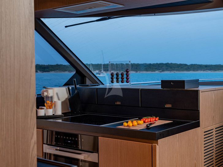 SOUL Azimut Magellano 66 Galley SOUL Azimut Magellano 66 Galley