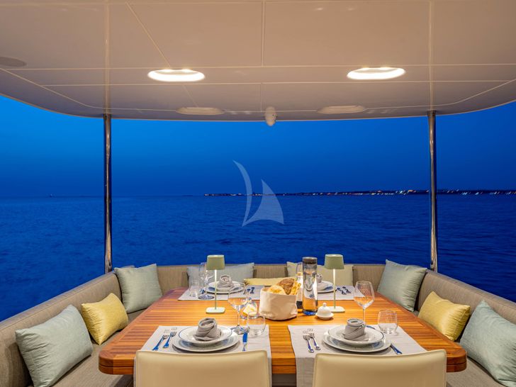 SOUL Azimut Magellano 66 Main Aft Dining SOUL Azimut Magellano 66 Main Aft Dining