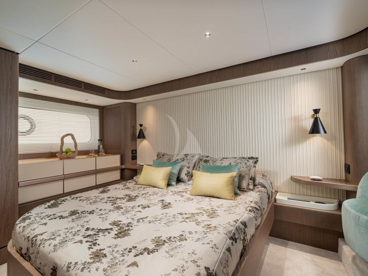 SOUL Azimut Magellano 66 Master Suite SOUL Azimut Magellano 66 Master Suite