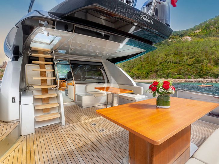 SOUL Riva Perseo 76 aft deck dining area