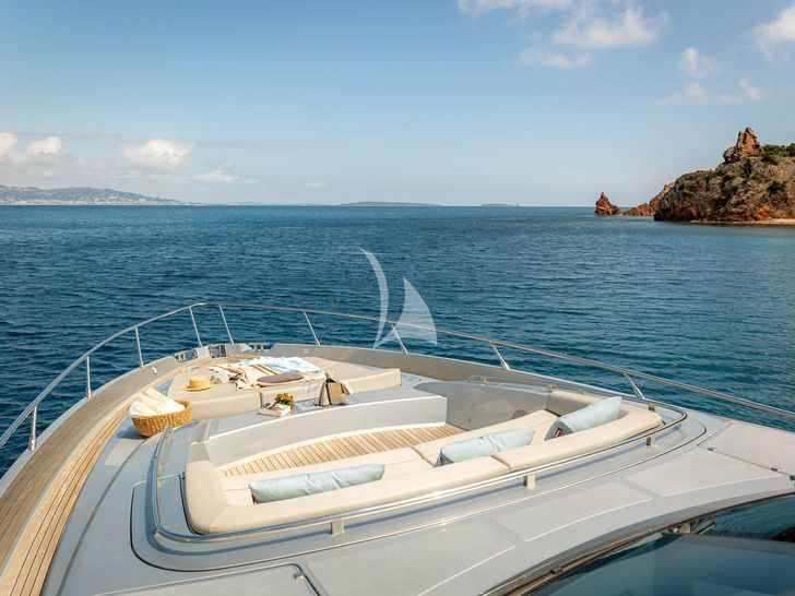 SOUL Riva Perseo 76 foredeck lounging area