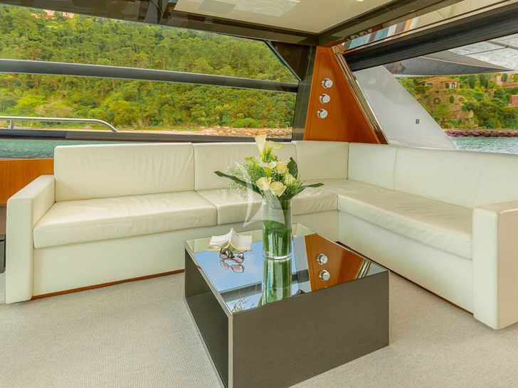 SOUL Riva Perseo 76 saloon seating area