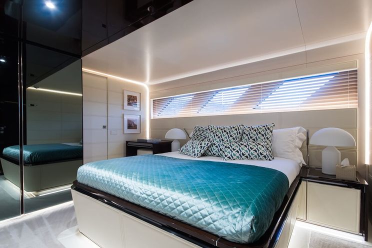 Charter Yacht SOULMATE - Dreamline 34m - 5 Cabins - Amalfi Coas t- St Tropez - Naples - Sicily - Monaco - Cannes- Sardinia