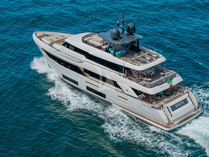 SOUTH Ferretti Custom Line Navetta 33 - cruising aft shot SOUTH Ferretti Custom Line Navetta 33 - cruising aft shot