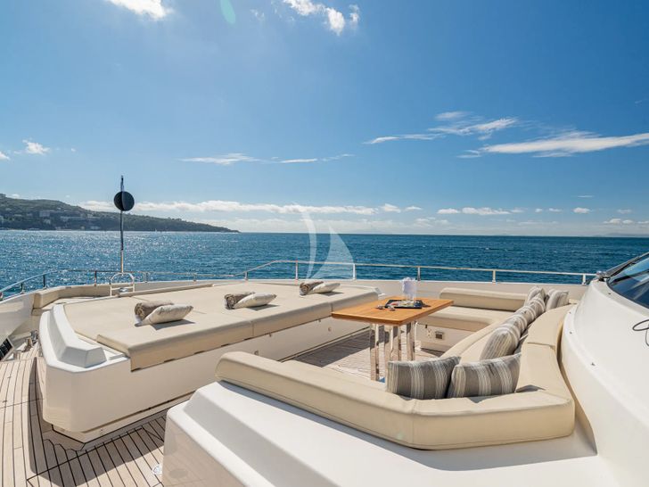 SOUTH Ferretti Custom Line Navetta 33 - foredeck SOUTH Ferretti Custom Line Navetta 33 - foredeck