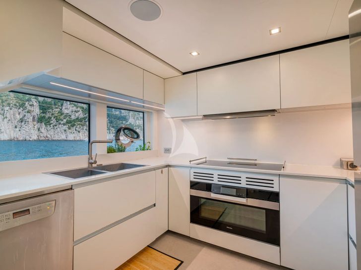 SOUTH Ferretti Custom Line Navetta 33 - galley SOUTH Ferretti Custom Line Navetta 33 - galley