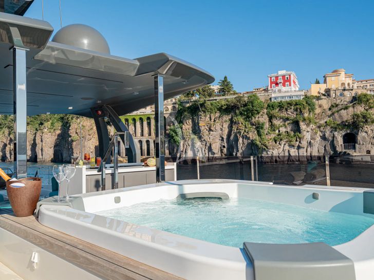 SOUTH Ferretti Custom Line Navetta 33 - jacuzzi close up SOUTH Ferretti Custom Line Navetta 33 - jacuzzi close up