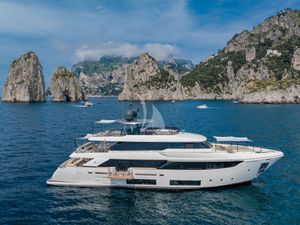 SOUTH - Ferretti Custom Line Navetta 33 - 5 Cabins - Naples - Capri - Positano - Amalfi Coast SOUTH - Ferretti Custom Line Navetta 33 - 5 Cabins - Naples - Capri - Positano - Amalfi Coast