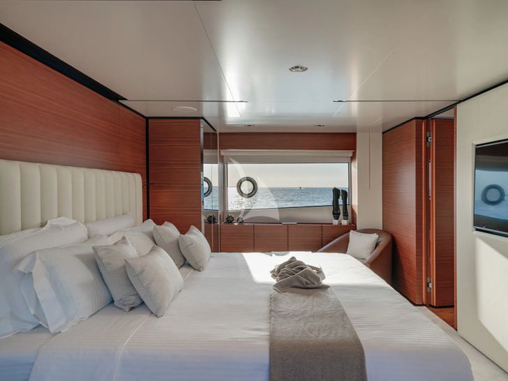 SOUTH Ferretti Custom Line Navetta 33 - master cabin bed SOUTH Ferretti Custom Line Navetta 33 - master cabin bed
