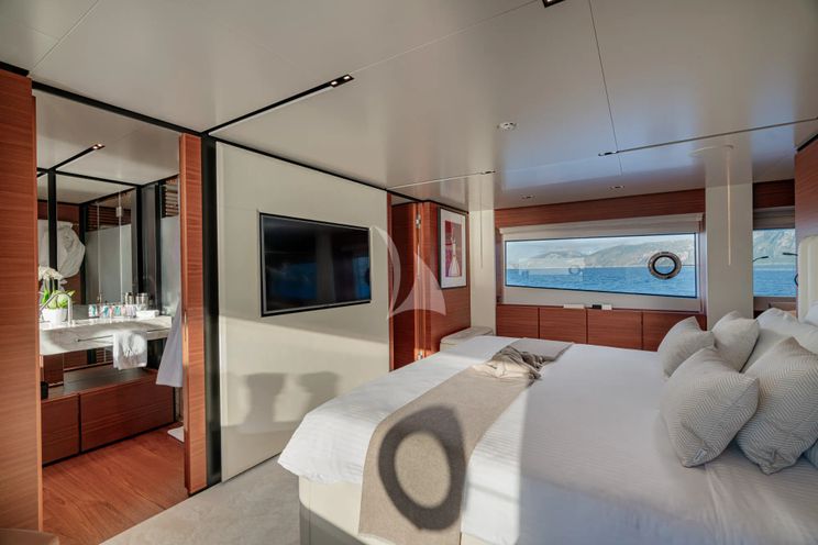 Charter Yacht SOUTH - Ferretti Custom Line Navetta 33 - 5 Cabins - Naples - Capri - Positano - Amalfi Coast