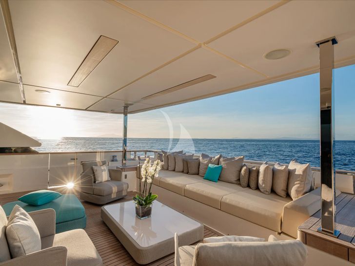 SOUTH Ferretti Custom Line Navetta 33 - sky deck aft SOUTH Ferretti Custom Line Navetta 33 - sky deck aft