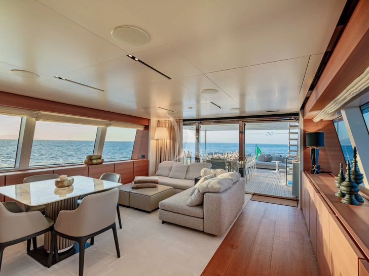 SOUTH Ferretti Custom Line Navetta 33 - sky lounge SOUTH Ferretti Custom Line Navetta 33 - sky lounge