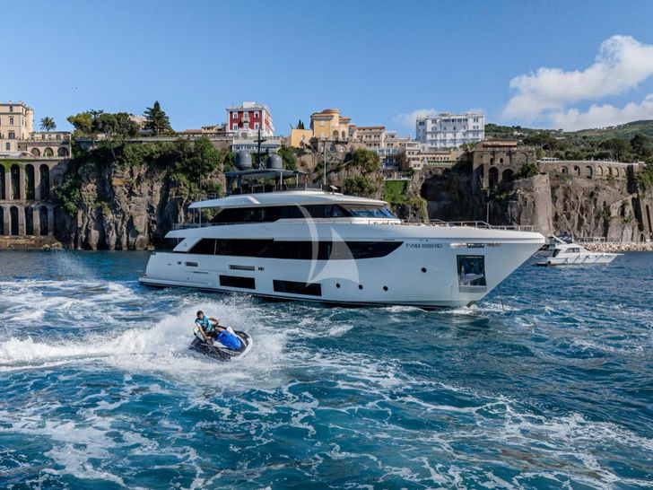 SOUTH Ferretti Custom Line Navetta 33 - with the jet ski SOUTH Ferretti Custom Line Navetta 33 - with the jet ski