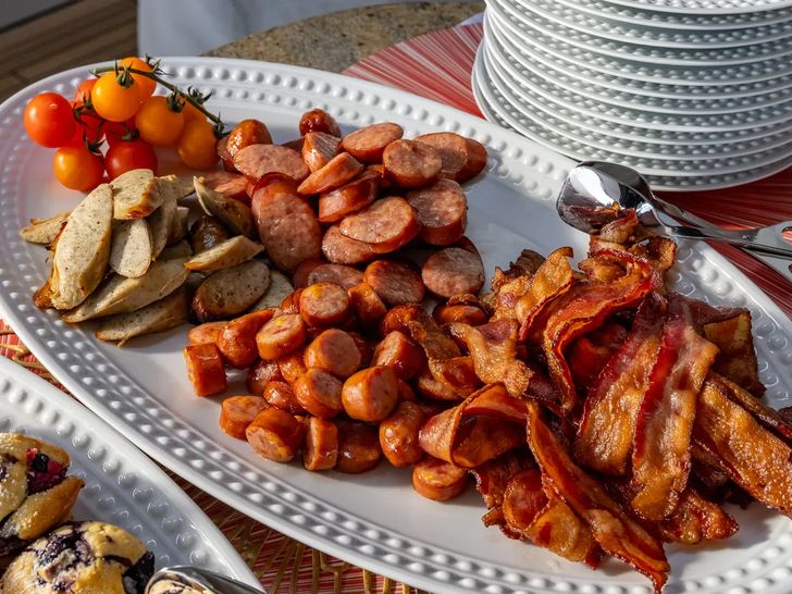 SOUTH Heesen 55m breakfast SOUTH Heesen 55m breakfast