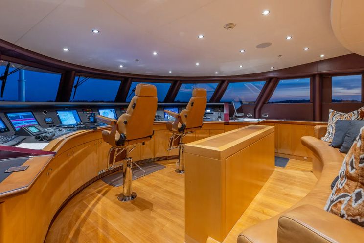 Charter Yacht SOUTH - Heesen 55m - 6 Cabins - Nassau - Exumas - Bahamas