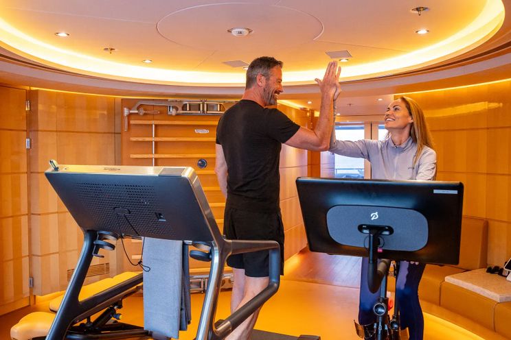 Charter Yacht SOUTH - Heesen 55m - 6 Cabins - Nassau - Exumas - Bahamas