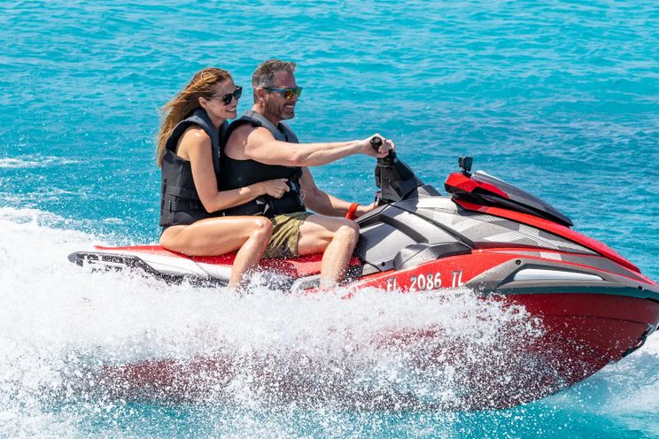 Charter Yacht SOUTH - Heesen 55m - 6 Cabins - Nassau - Exumas - Bahamas