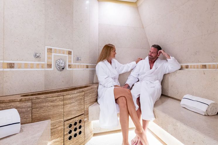 Charter Yacht SOUTH - Heesen 55m - 6 Cabins - Nassau - Exumas - Bahamas