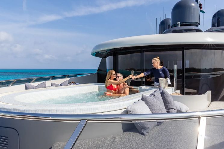 Charter Yacht SOUTH - Heesen 55m - 6 Cabins - Nassau - Exumas - Bahamas