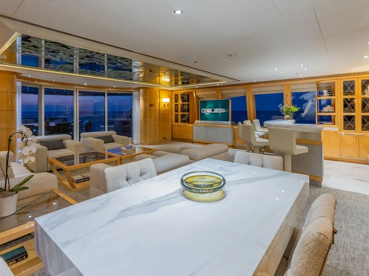 SOUTH Heesen 55m sky lounge dining area SOUTH Heesen 55m sky lounge dining area