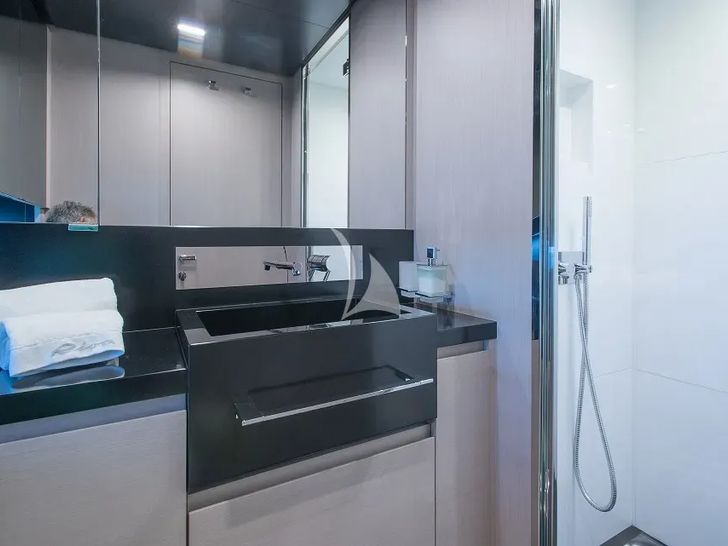 SPACE COWBOY Riva 88 Folgore - VIP cabin 1 bathroom SPACE COWBOY Riva 88 Folgore - VIP cabin 1 bathroom